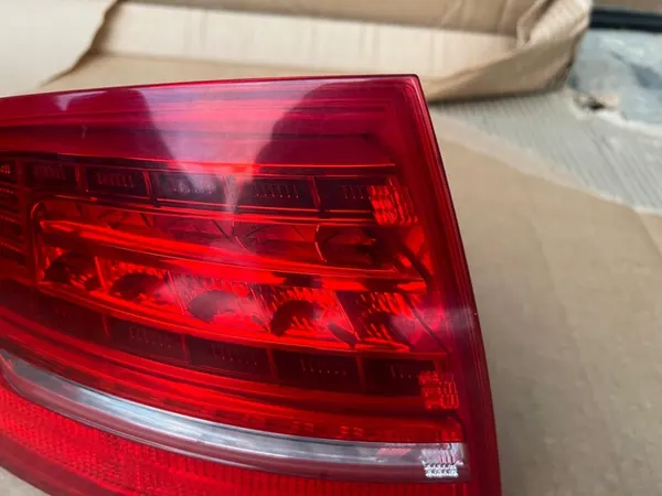 Luz trasera izquierda Audi A8 4E0945095H image 3