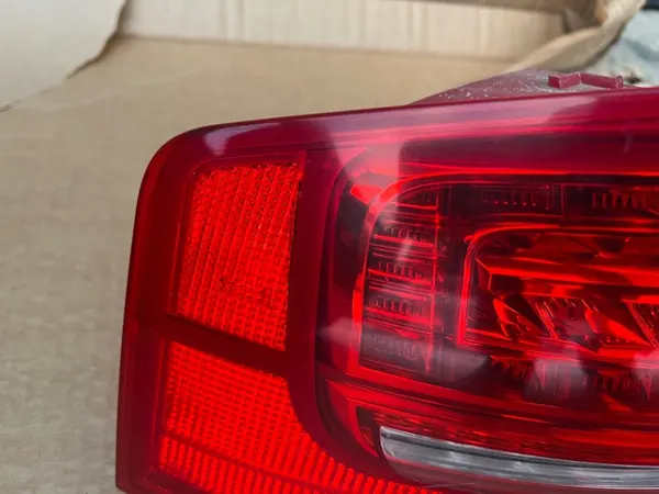 Luz trasera izquierda Audi A8 4E0945095H image 4