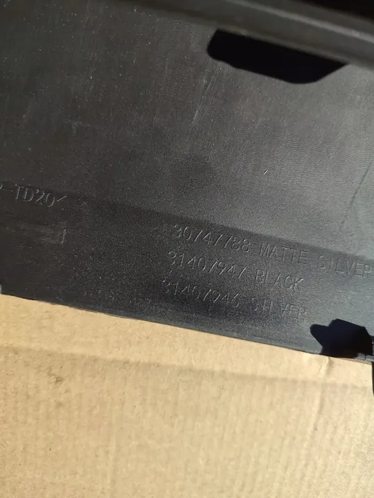 VOLVO XC40 R-DESIGN Spoiler Svart OEM 31407947 image 4