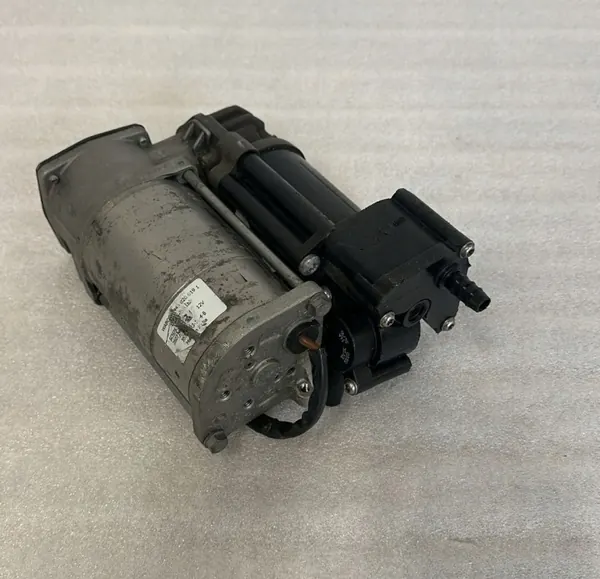 Mercedes W213 Sprinter Luftkompressor OEM A0993200004 image 3
