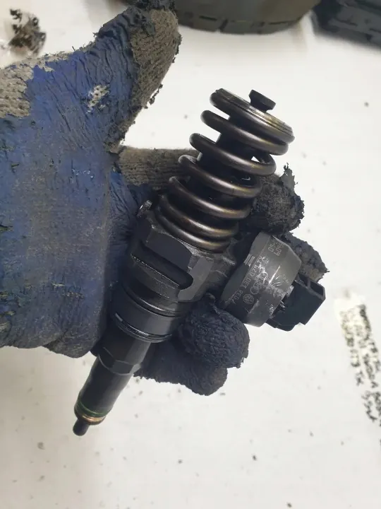 Inyector OEM 03813073XT para VW Audi Skoda 1.9 TDI image 4