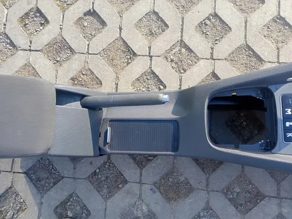 Reposabrazos consola central VW Golf V OEM 1K0863243A image 6