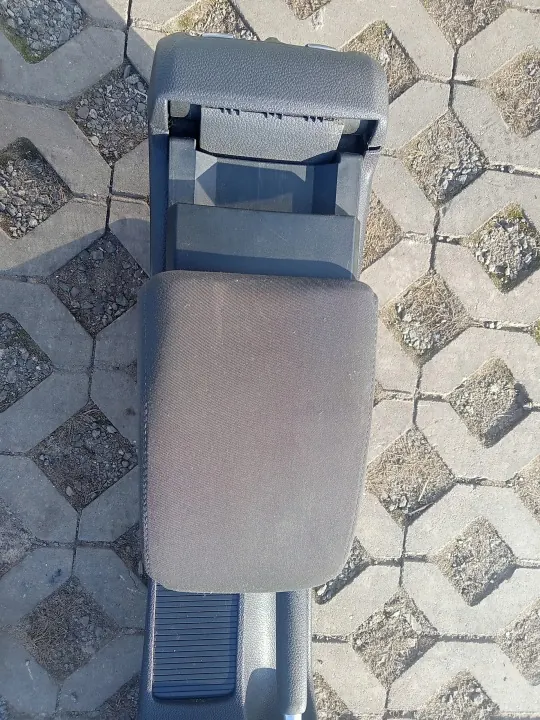 Reposabrazos consola central VW Golf V OEM 1K0863243A image 8