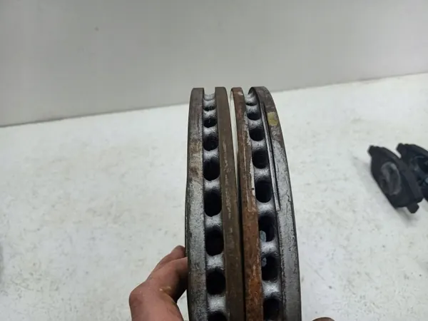 Bromssats OEM TARCZE KLOCKI Fram Bak Peugeot 2008 image 4