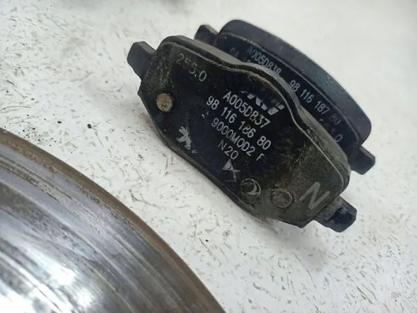 Bromssats OEM TARCZE KLOCKI Fram Bak Peugeot 2008 image 7