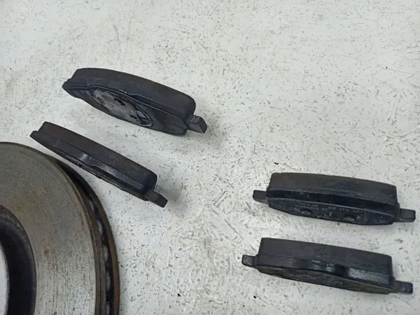 Bromssats OEM TARCZE KLOCKI Fram Bak Peugeot 2008 image 9
