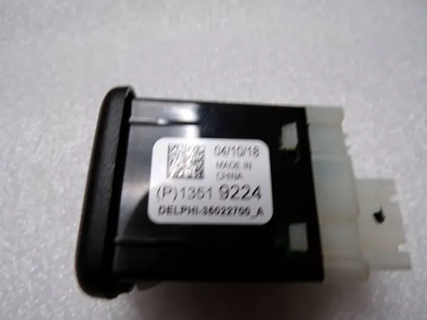 Opel Mokka B USB/AUX-pistorasia OEM 13519224 image 3