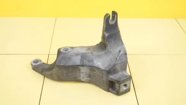Ford OE Växellådsfäste AV61-7M125-AA Begagnad image 2