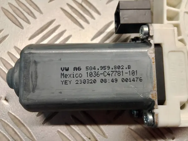 Oikean etuikkunan moottori VW ATLAS CROSS 2022 5Q4959802B image 3