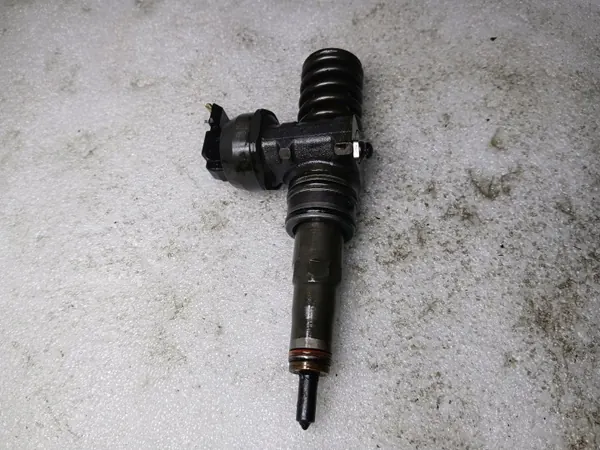 Inyector OEM 038130073BN para VW Touran 1.9 TDI image 3