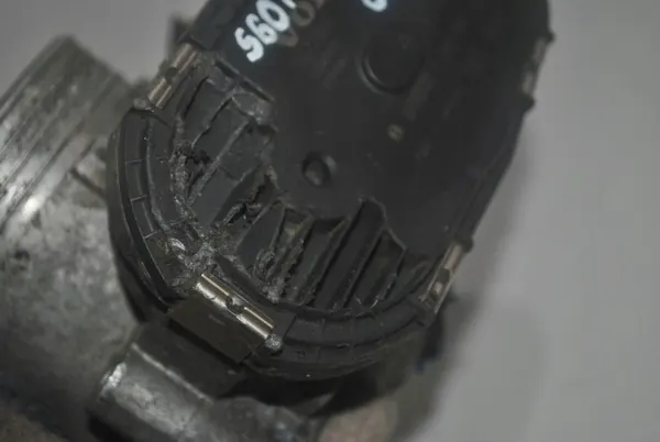 Drosselklappe Volvo XC70 2.4T 8677866 image 6