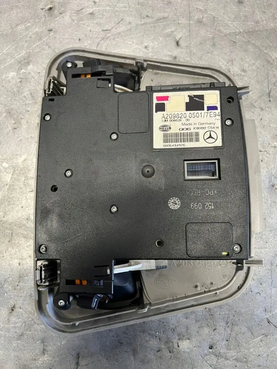 Mercedes CLK W209 sisätilavalaisin OEM A2098200501 image 3