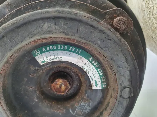 Mercedes W638 A/C Compressor A0002303911 image 5