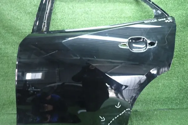 Puerta trasera izquierda OEM 5642 VIP para Peugeot 2008 II image 3