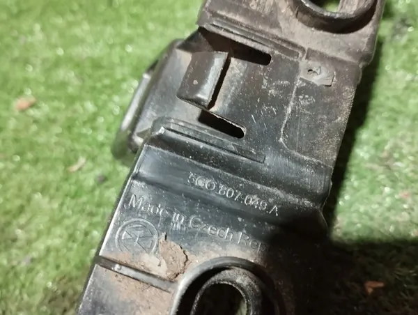 Volkswagen OE 5G0807049A suporte de para-choque image 4