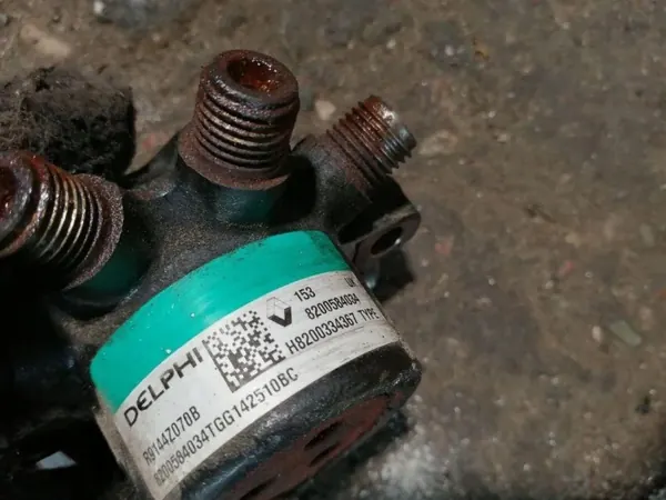 Rail d'injection OEM 93077511A pour Renault Megane III image 4