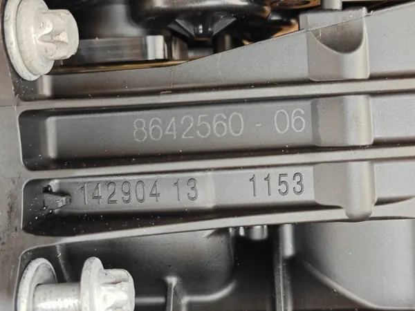 Carcasa termostato OEM 8642560 para BMW 530i G30 image 6