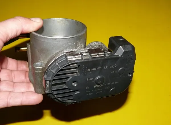 Corpo de borboleta de ar Audi A6 C5 A4 B6 3.0 V6 ASN 078133062B image 4