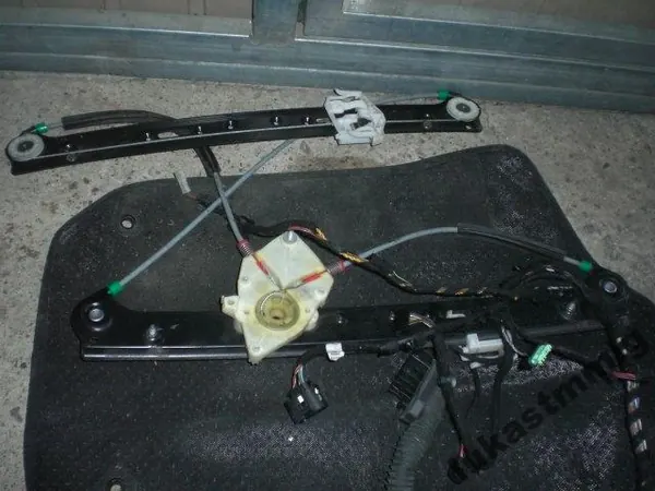 Elevador de vidro traseiro direito BMW X3 (E83) OEM 51333448250 image 2