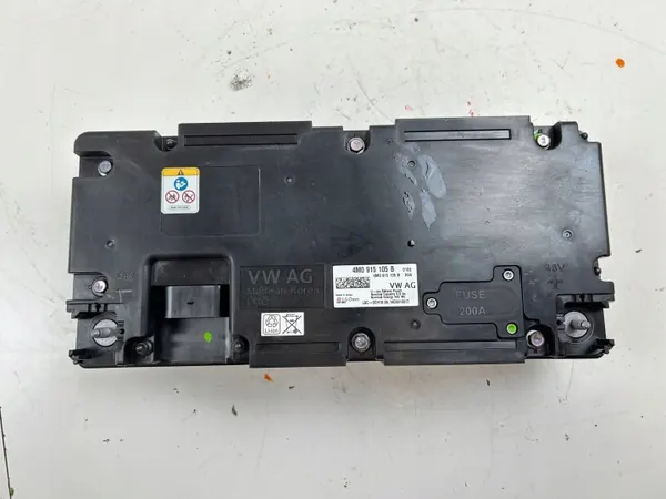 Audi Q7 4M Jännitemuunnin OEM 4M0915105B - Käytetty osa image 2