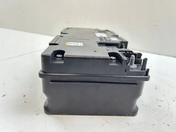 Audi Q7 4M Jännitemuunnin OEM 4M0915105B - Käytetty osa image 6