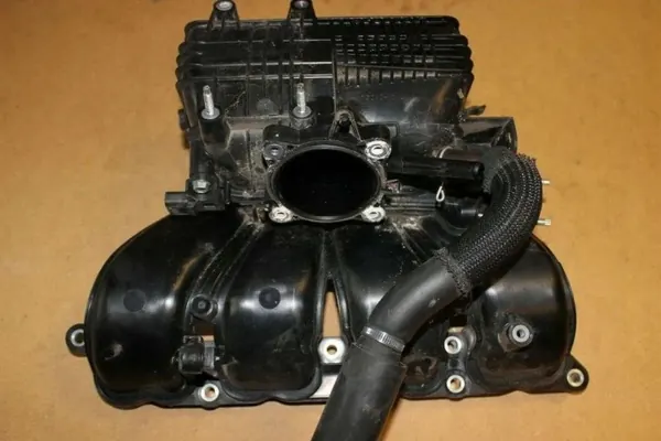 Intake Manifold LEXUS IS III 2.5L Hybrid 133kW 2014 image 2