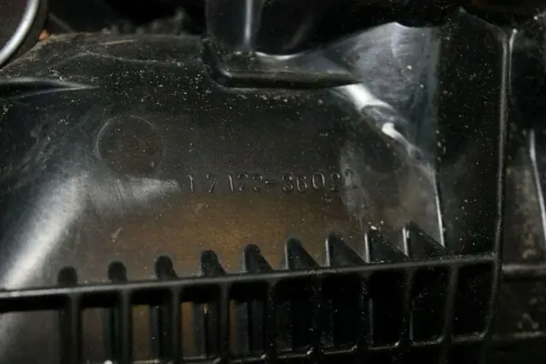 Intake Manifold LEXUS IS III 2.5L Hybrid 133kW 2014 image 3