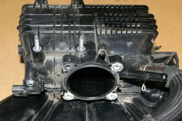 Intake Manifold LEXUS IS III 2.5L Hybrid 133kW 2014 image 4
