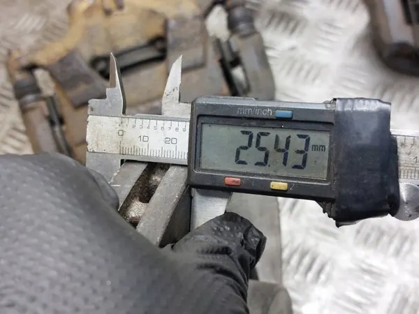 Bromsskivor + Belägg + Bromsok Fram Opel Astra J OEM image 4