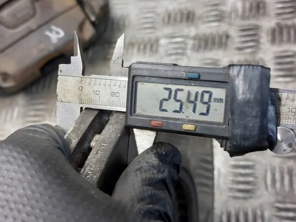 Bromsskivor + Belägg + Bromsok Fram Opel Astra J OEM image 5