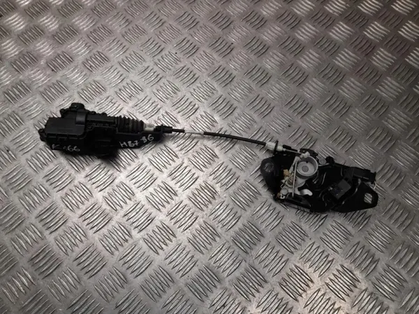 Tesla Model 3 moottorikannen lukko OEM 1500397-00-G image 2