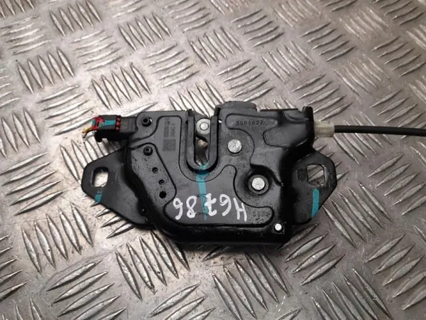 Tesla Model 3 moottorikannen lukko OEM 1500397-00-G image 3