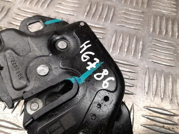 Tesla Model 3 moottorikannen lukko OEM 1500397-00-G image 5