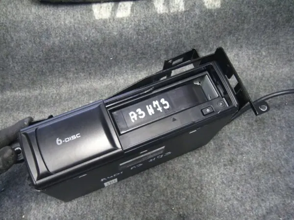 Audi CD-vaihtimen Nostin OEM 8L0035113D - Käytetty image 3