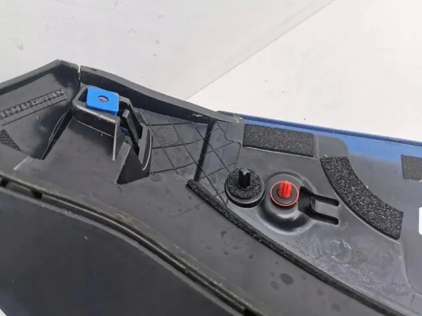 VW T-Roc bakspoiler OEM 2GA827933 - Begagnad image 8