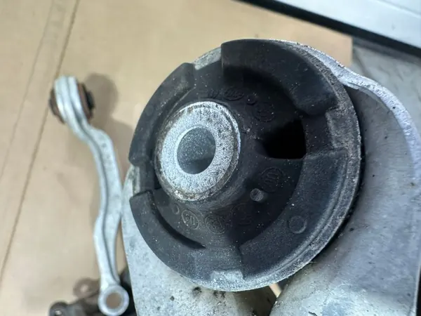 Etuvasen kiertonivel OEM A2303300138 Mercedes SL R230 image 9