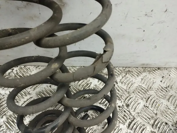 Volkswagen PASSAT B8 2016 Molla posteriore completa OEM 5Q0512149A image 7