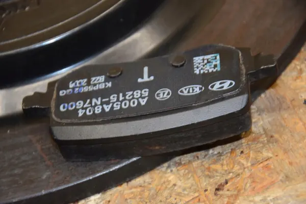 OEM 58215-N7600 Taka jarrupalat Hyundai Tucson IV:lle image 3