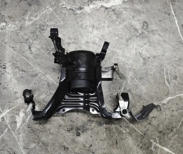 Soporte Motor Toyota OEM ŁAPA SILNIKA - Usado image 2