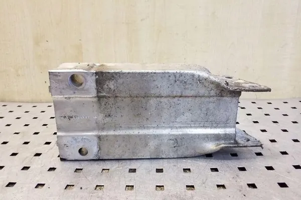 Deslizamento dianteiro direito do para-choque MERCEDES-BENZ C (W204) A2046200995 image 2