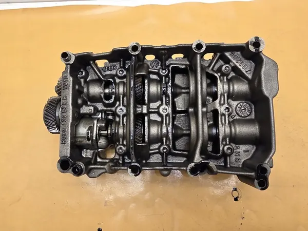 Olje pump balansaxlar Audi A4 B8 2.0 TDI image 2