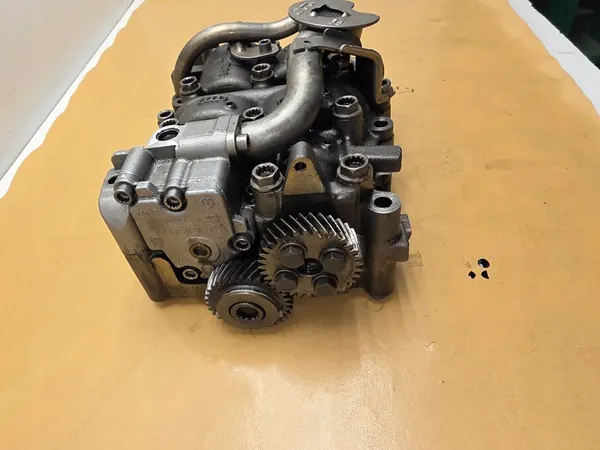 Olje pump balansaxlar Audi A4 B8 2.0 TDI image 4