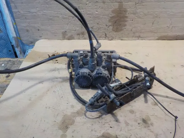 Modulateur ABS EBS Renault Magnum OEM 20828241 image 2