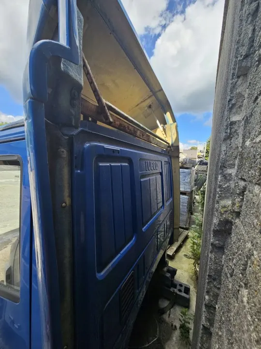 Cabine Iveco Eurocargo d'occasion OEM 75E16 - Bon état image 3