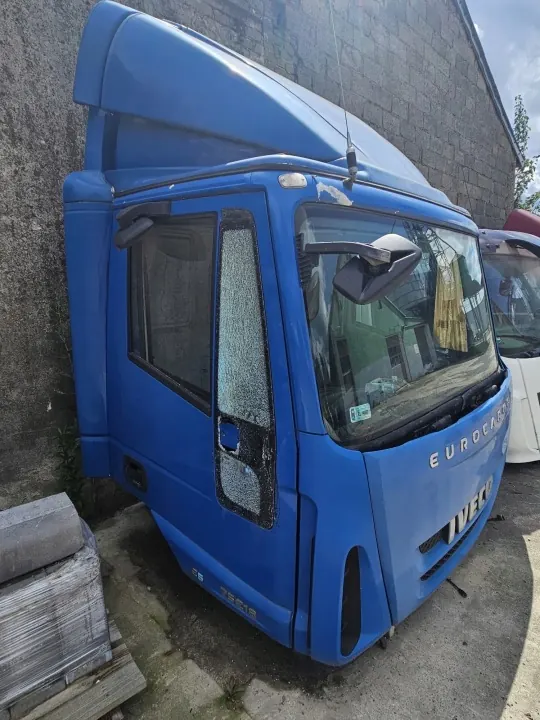 Cabine Iveco Eurocargo d'occasion OEM 75E16 - Bon état image 4