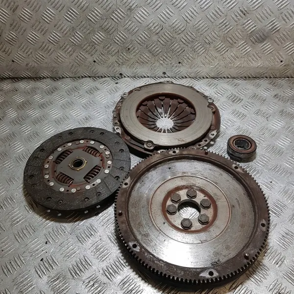 Embrayage Complet VW Golf 5 1.9 TDI OEM 037105273 image 2