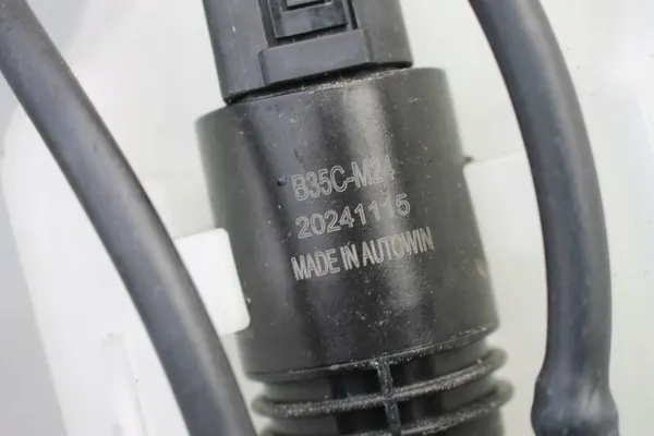 Scheibenwaschanlage Behälter MG OE 11115735HSII - Gebraucht image 5