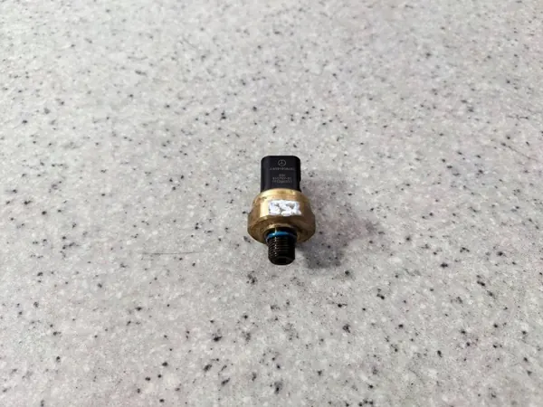 Brandstofdruksensor OEM A0009050603 Mercedes GLC image 2