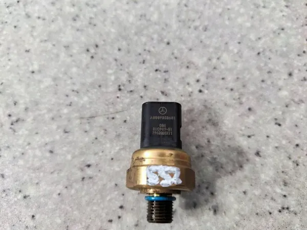 Brandstofdruksensor OEM A0009050603 Mercedes GLC image 4