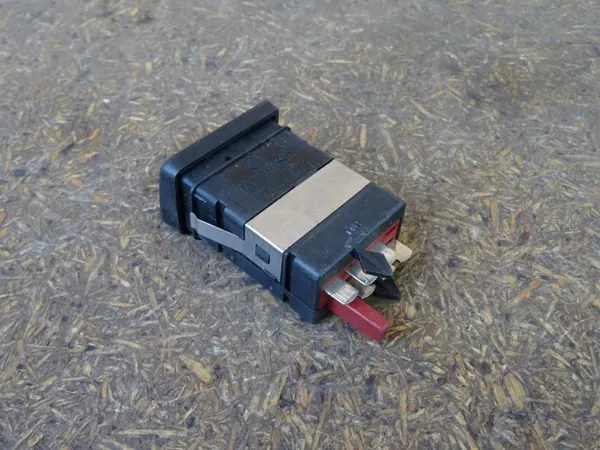 VW Golf IV Zitverwarmingsschakelaar 1J0963563C image 2